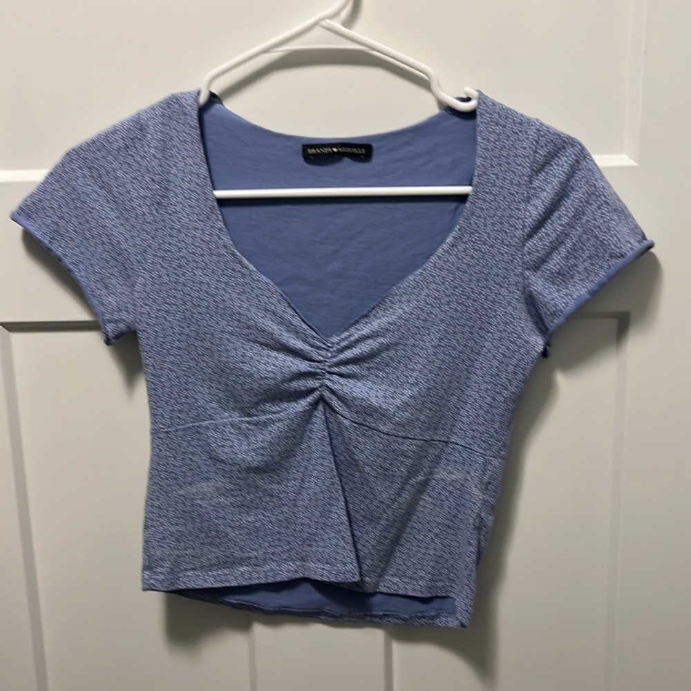 Brand Melville crop cotton v neck 💙 OS